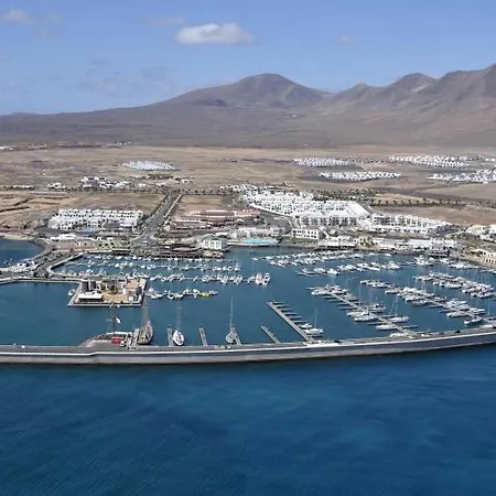 In Playa Blanca Sleeps 4 With Pool And Wifi *